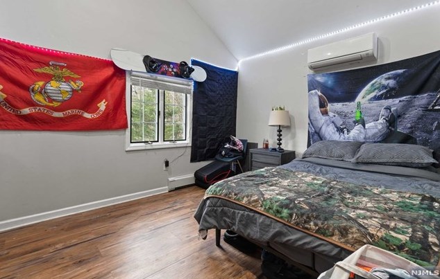 240 Skyline Lake Dr, Skyline Lakes NJ  07456-1959 exterior