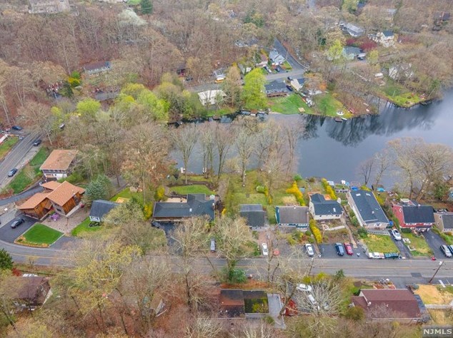 240 Skyline Lake Dr, Skyline Lakes NJ  07456-1959 exterior