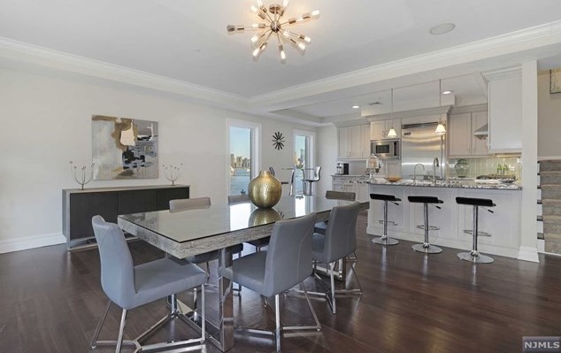 39 Oxford Lndg, Union City, NJ 07086-6650