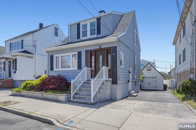 46 Mitchell St, Lodi, NJ 07644-1810