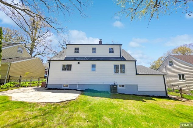 284 Lincoln Blvd, Emerson NJ 07630-1034 exterior