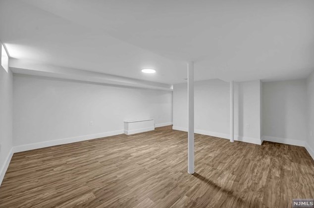 284 Lincoln Blvd, Emerson NJ 07630-1034 exterior