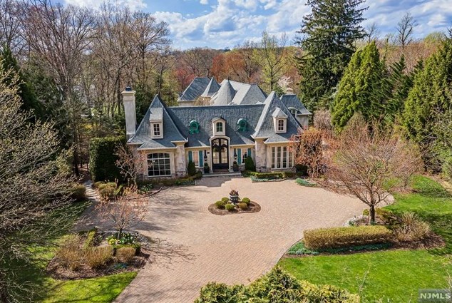 274 Woodside Ave, Franklin Lakes, NJ 07417-2029