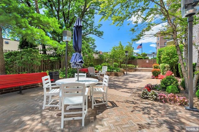 770 Anderson Ave, Cliffside Park NJ  07010-2177 exterior
