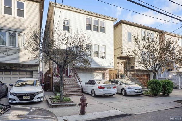 80 Van Buren St, Newark, NJ 07105-2818