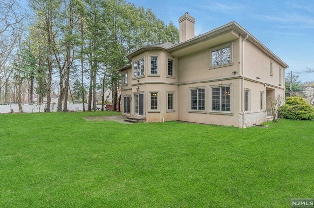 410 Piermont Rd, Closter NJ 07624-2848 exterior