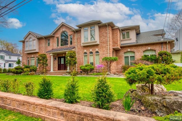 32 Brookside Ave, Demarest, NJ 07627-2014