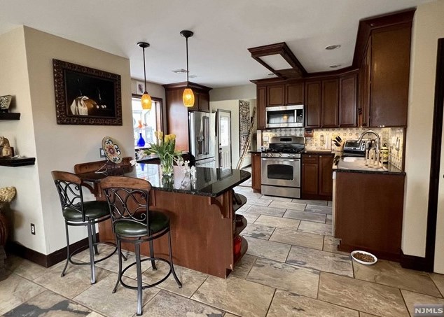 699 Eastern Ct, Ridgewood NJ 07450 exterior