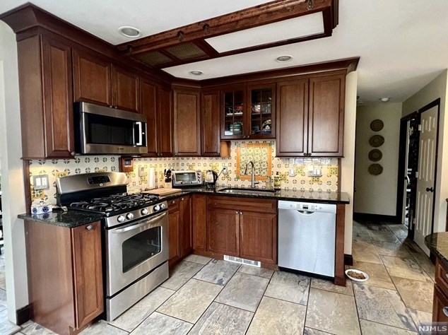 699 Eastern Ct, Ridgewood NJ 07450 exterior