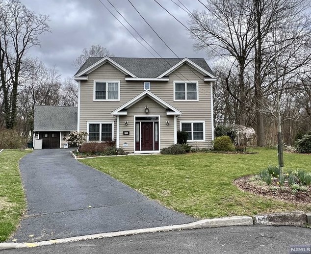 699 Eastern Ct, Ridgewood, NJ 07450-3510