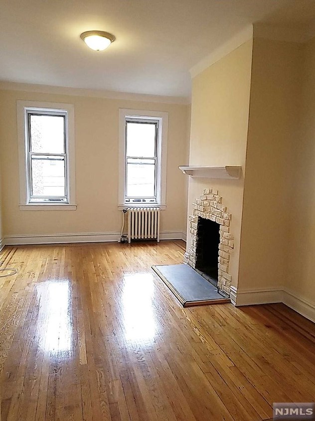 30 W Harriet Ave #3c, Palisades Park, NJ 07650