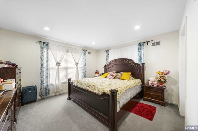 85 Franklin Ave, Town Center NJ 07052-6047 exterior