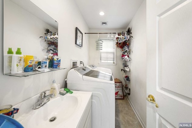 85 Franklin Ave, Town Center NJ 07052-6047 exterior