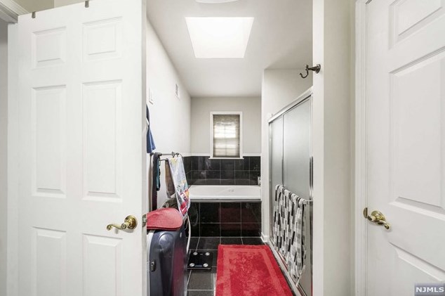 85 Franklin Ave, Town Center NJ 07052-6047 exterior