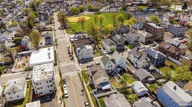 85 Franklin Ave, Town Center NJ 07052-6047 exterior