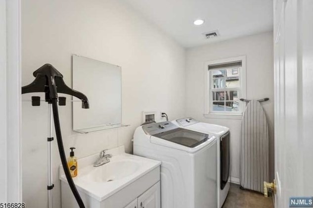 85 Franklin Ave, Town Center NJ 07052-6047 exterior