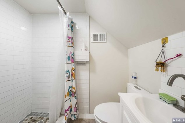 85 Franklin Ave, Town Center NJ 07052-6047 exterior