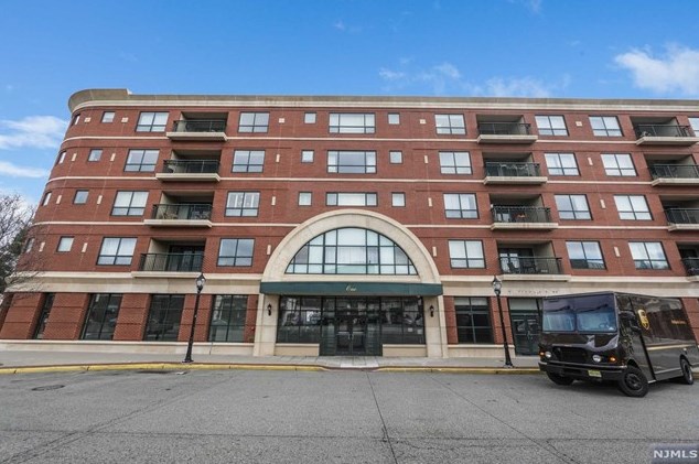 1 Orient Wy #307, Rutherford, NJ 07070