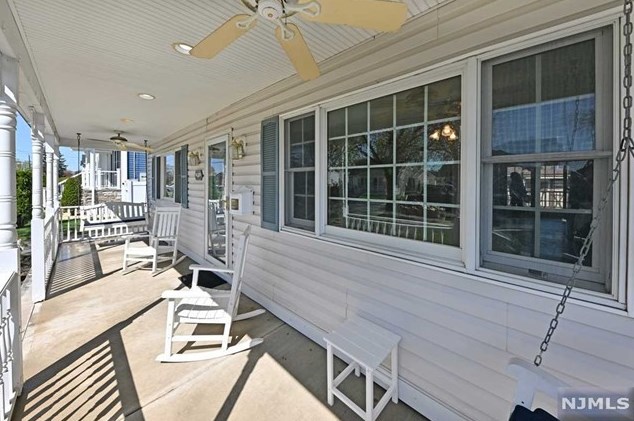 147 Alberta Dr, Saddle Brook, NJ 07663-5100