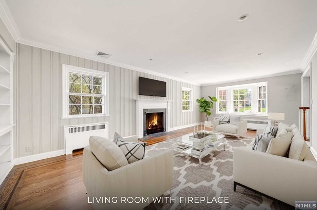 377 Beveridge Rd, Ridgewood, NJ 07450-1011