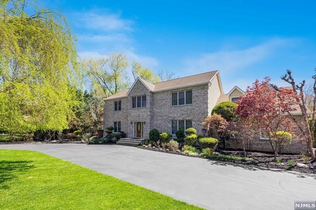 130 Orangeburgh Rd, Westwood, NJ 07675