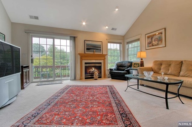 14 Spring Hollow Rd, Westwood, NJ 07675