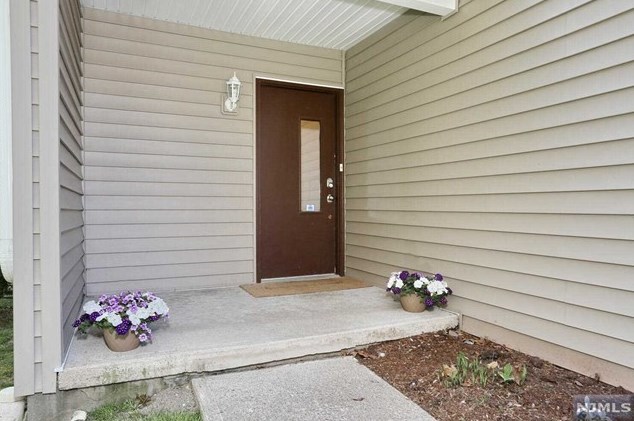 58 Lockley Ct, Wayne NJ  07470-2449 exterior