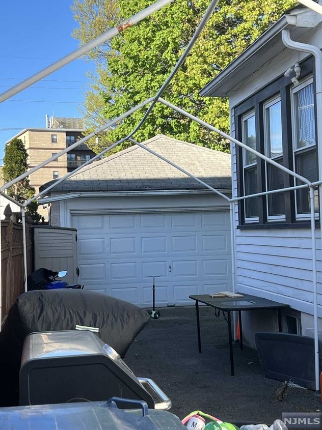 260 Kaplan Ave, Hackensack, NJ 07601-1801