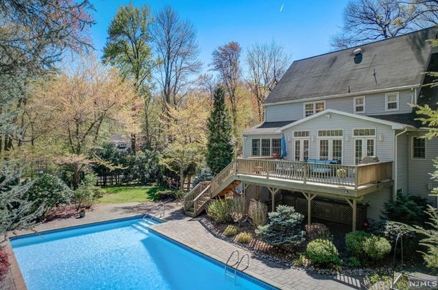 91 Cedar Dr, Allendale, NJ 07401