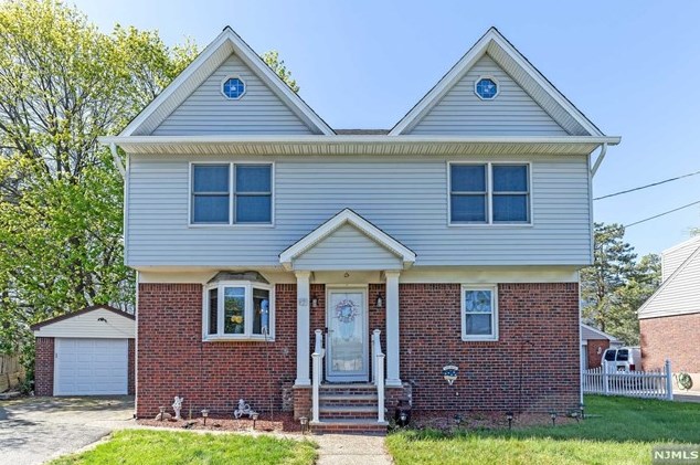 9 Fairfield Dr, Rochelle Park, NJ 07662