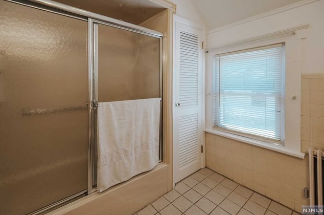 1 Garfield Pl, South Hackensack NJ  07606-1955 exterior