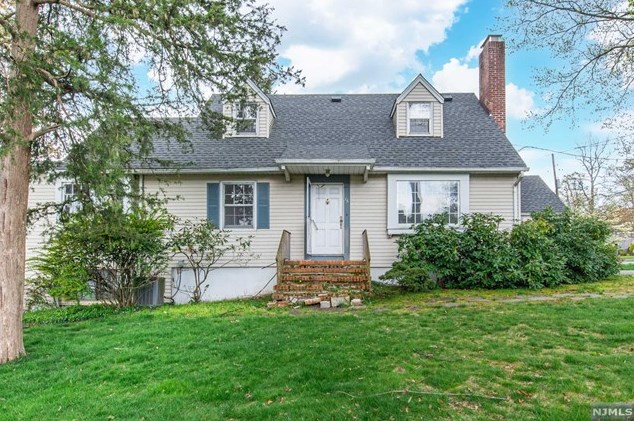 86 Lake Dr, Wayne, NJ 07470-4253