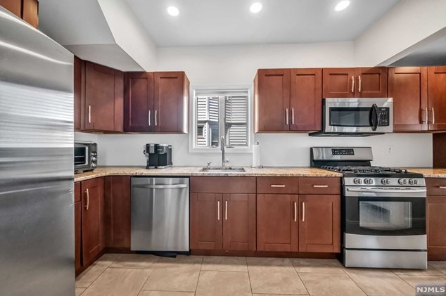 90 Union Ave, Rutherford NJ 07070-1539 exterior