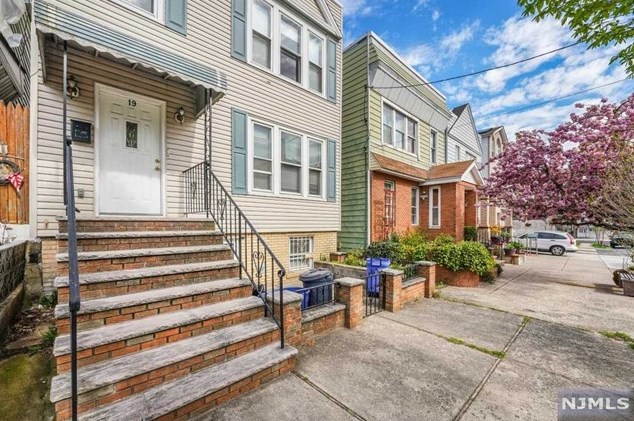 19 Hawthorne Ave, Jersey City, NJ 07306-6508