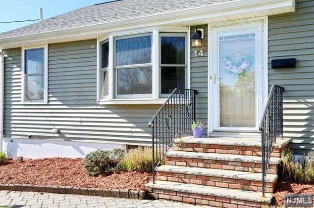 14 Columbia Way, Oakland, NJ 07436-3604