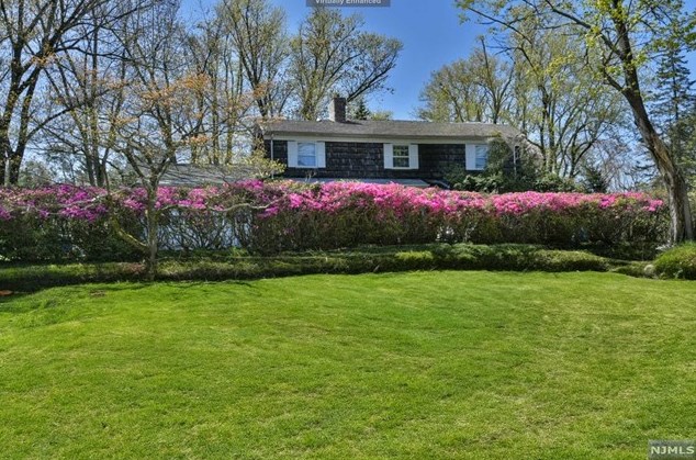 960 Ewing Ave, Franklin Lakes, NJ 07417