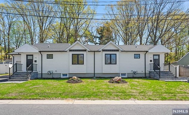 11-15 Bredder Ct, Elmwood Park, NJ 07407
