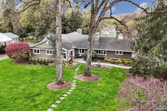 338 W Ridgewood Ave, Ridgewood, NJ 07450