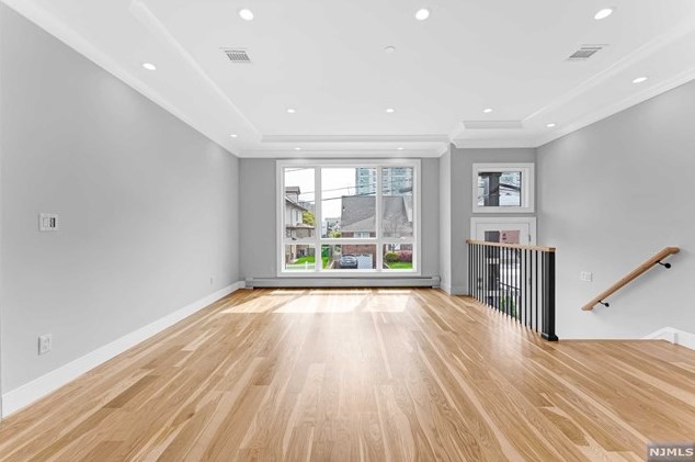 697 Hillside Ave, Cliffside Park NJ  07010-2010 exterior