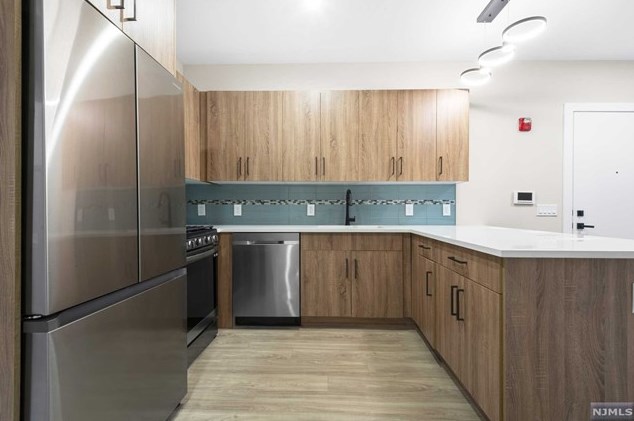 212 70th St #305, West New York, NJ 07093