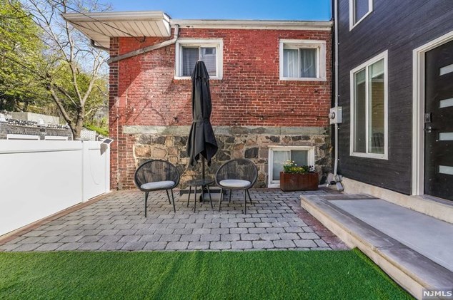 537 Undercliff Ave, Edgewater NJ  07020-1337 exterior
