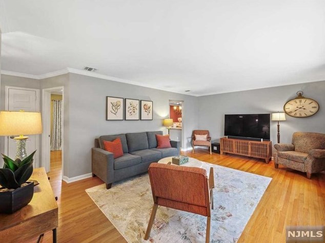 362 Richardson Ct, Oradell, NJ 07649-2242
