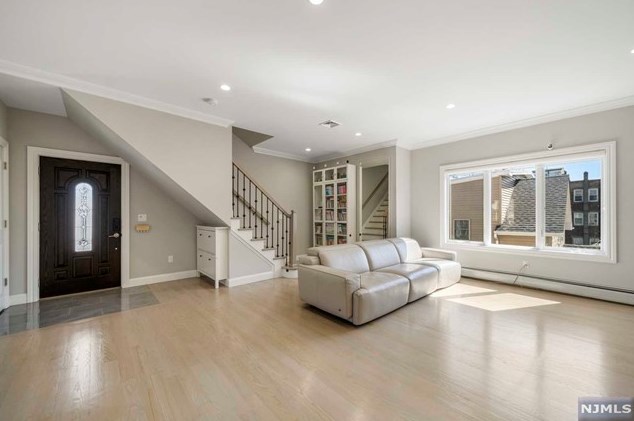 314 3rd St, Cliffside Park, NJ 07010-1417