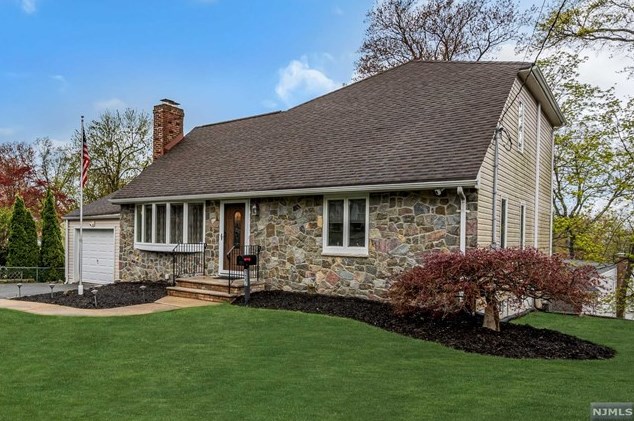 137 Park Ave, West Caldwell, NJ 07006