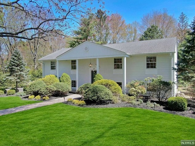 42 Kent Rd, Hillsdale, NJ 07642-1733