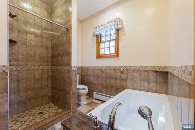 85 Chestnut St, Haworth NJ 07641-1906 exterior