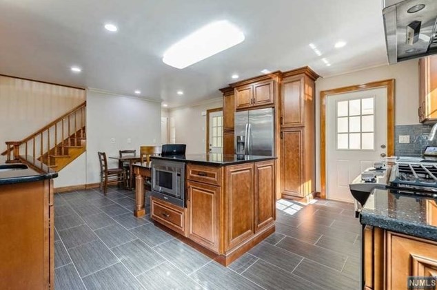 85 Chestnut St, Haworth NJ 07641-1906 exterior