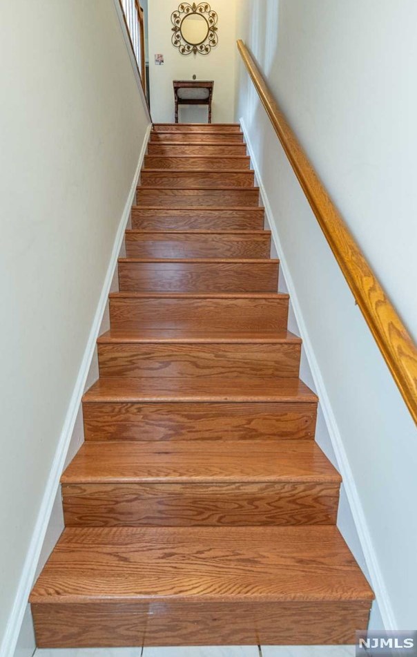 2910 Hemingway Ln, Mahwah, NJ 07430