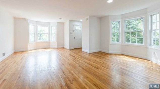 250 Park Ave #1, Teaneck, NJ 07666