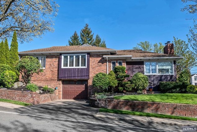 19 Hillcrest Ave, West Fort Lee, NJ 07024